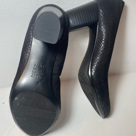 New black snake skin Naturalizer heels. Size 6.5 - Picture 3 of 3